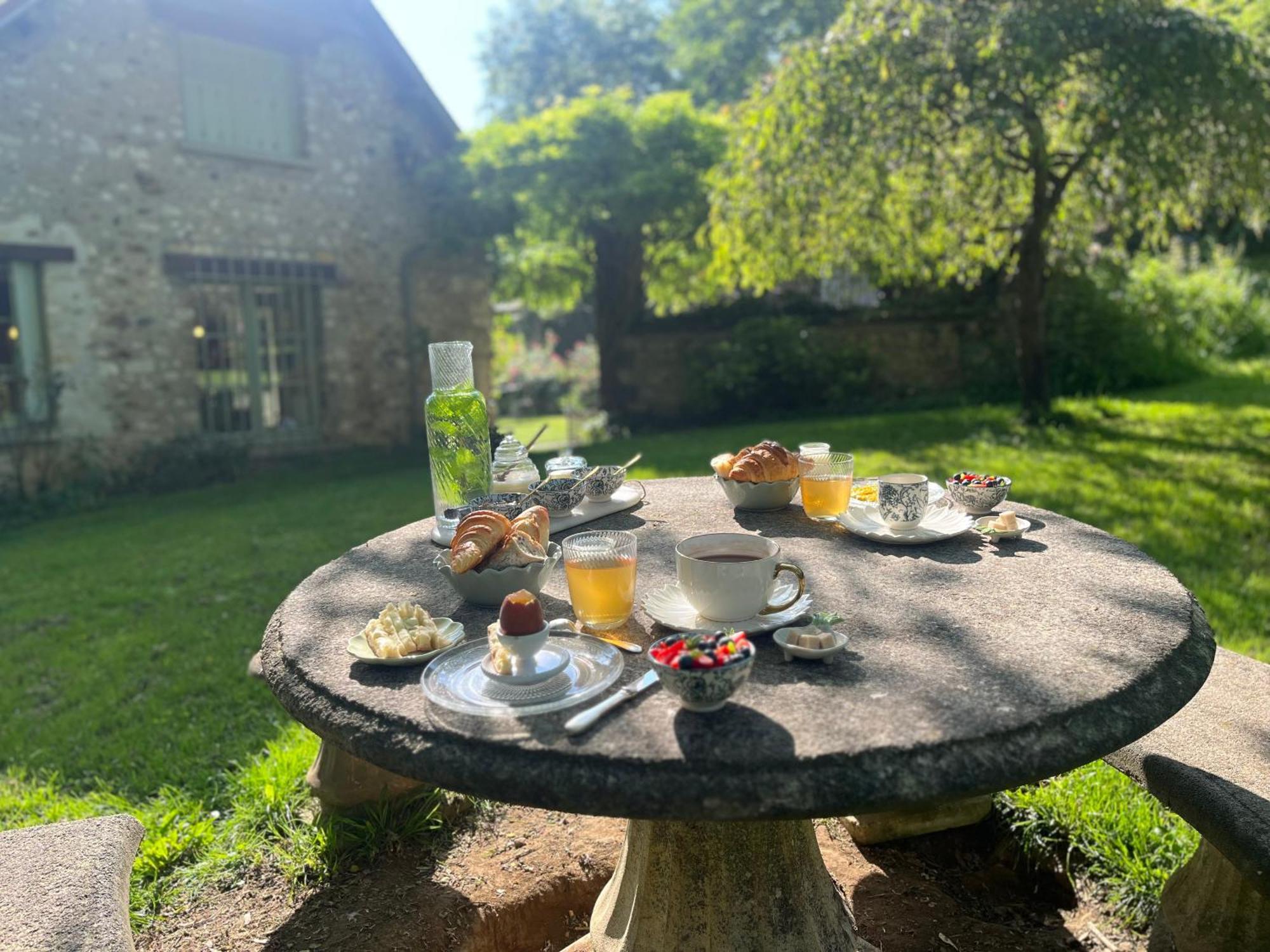 Le Clos Des Songes Blaru Exteriér fotografie