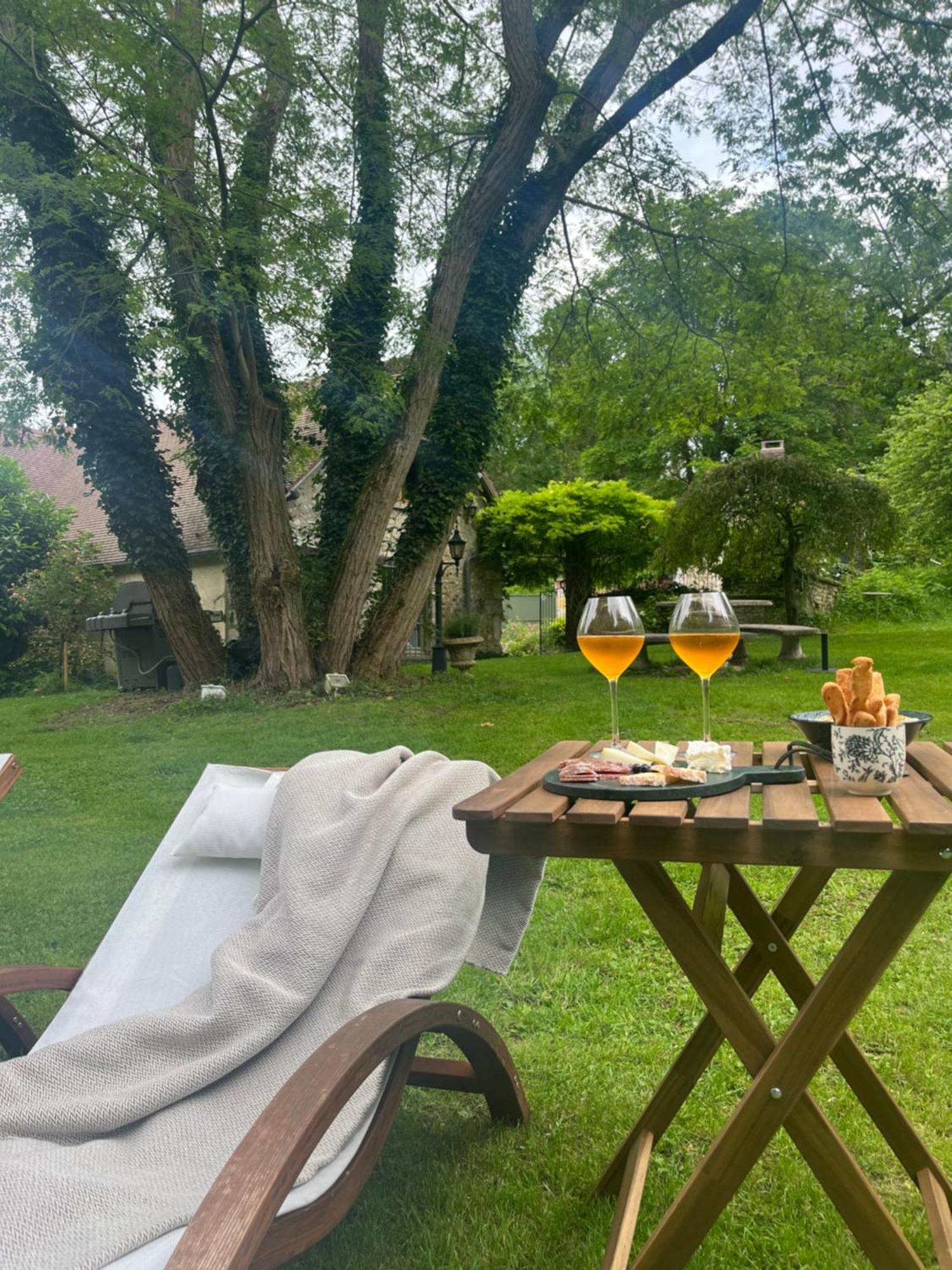 Le Clos Des Songes Blaru Exteriér fotografie
